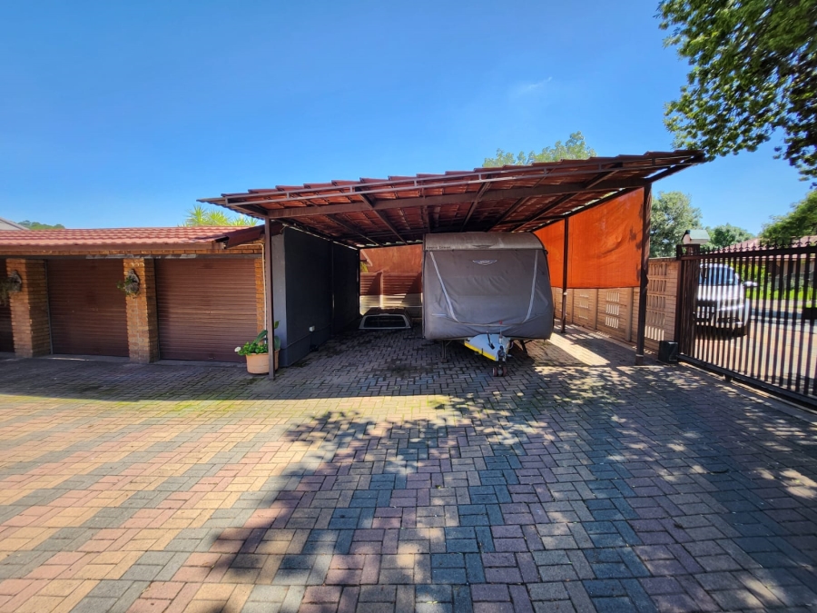 6 Bedroom Property for Sale in Vaalpark Free State